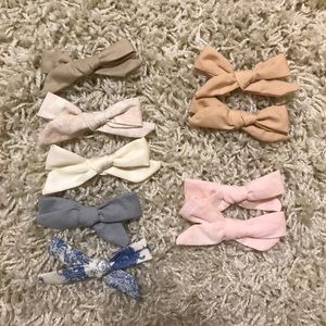 Set of linen bows with clips